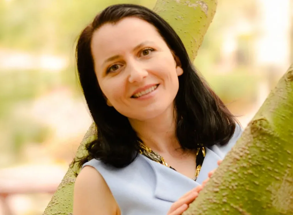 Dr. Lena Fernandez